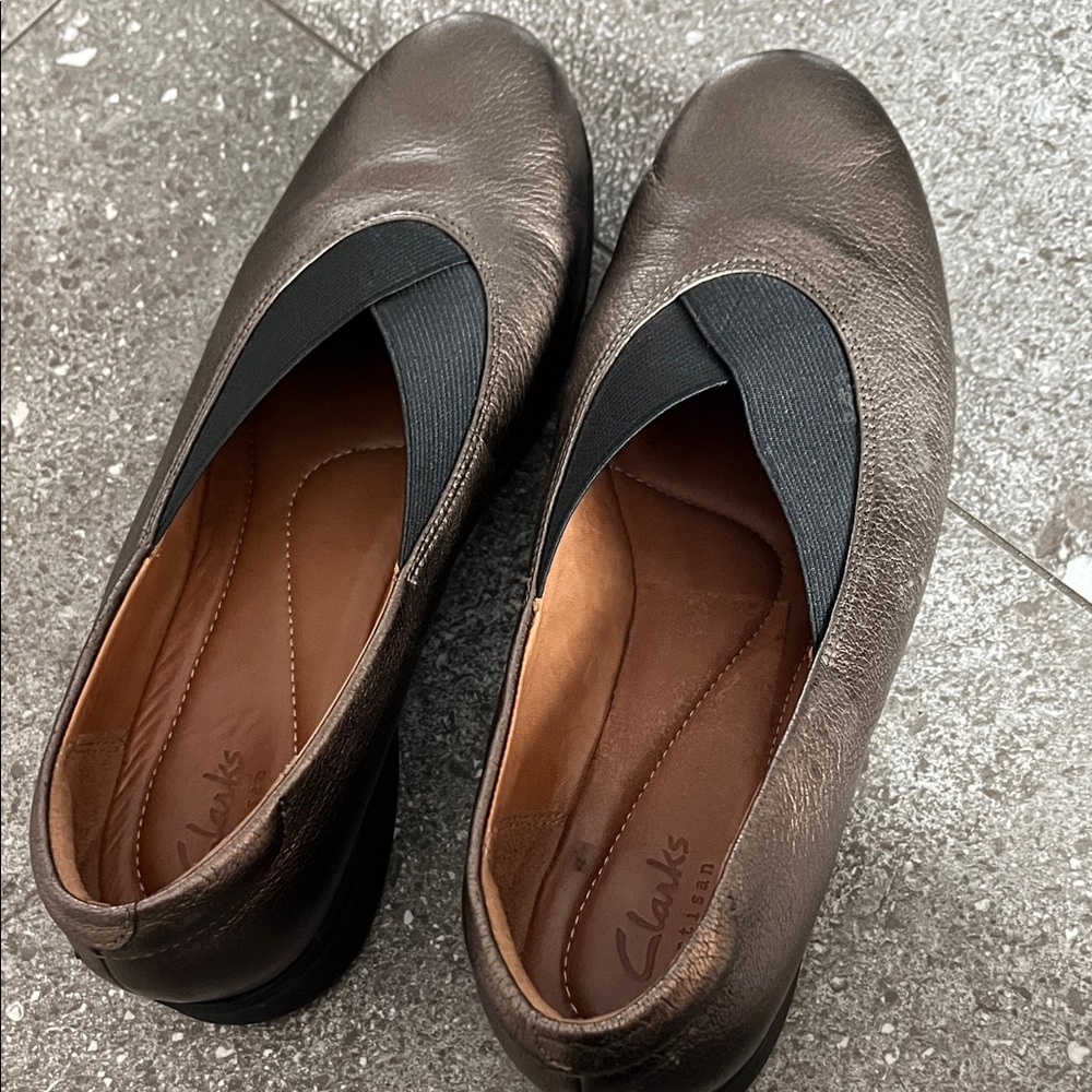 #55.Clarks Women's Metallic Bronze Flats